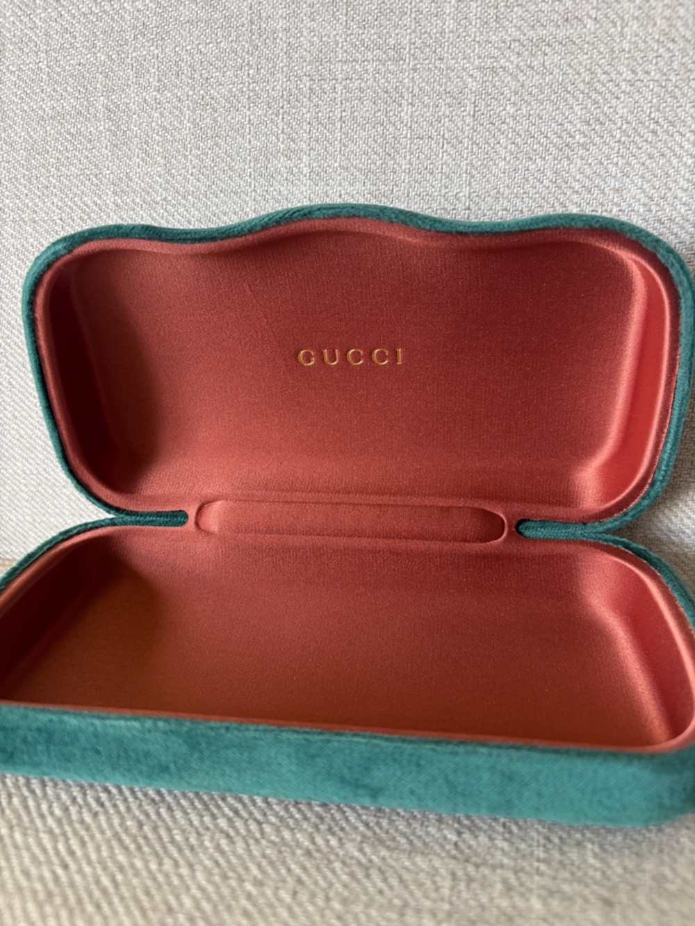 Gucci Emerald Velvet Hard Shell Eyewear Case - Picture 2 of 9
